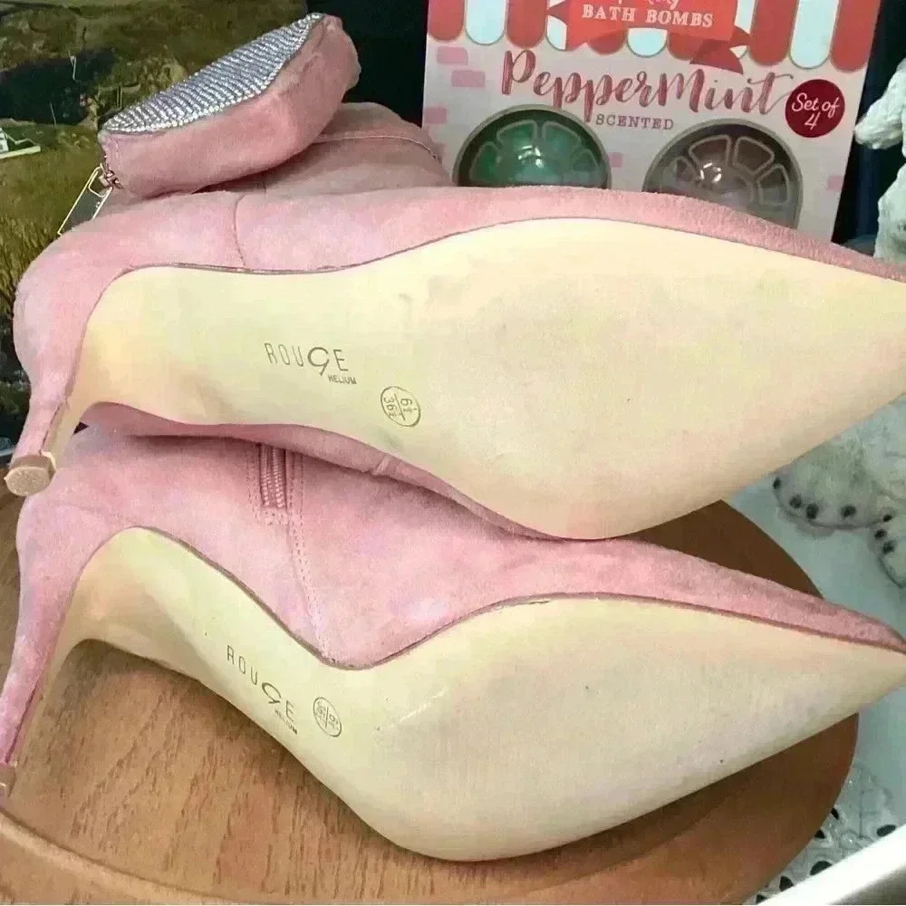 Rouge Helium NWOT Pink high heel booties with little zipper pouch Size 6.5barbie